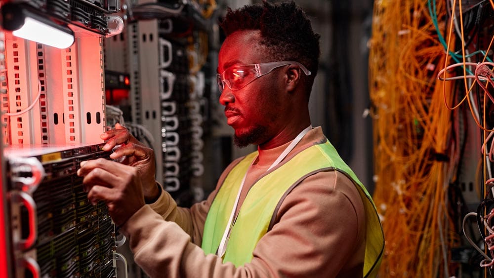 What is trainee fibre engineer?