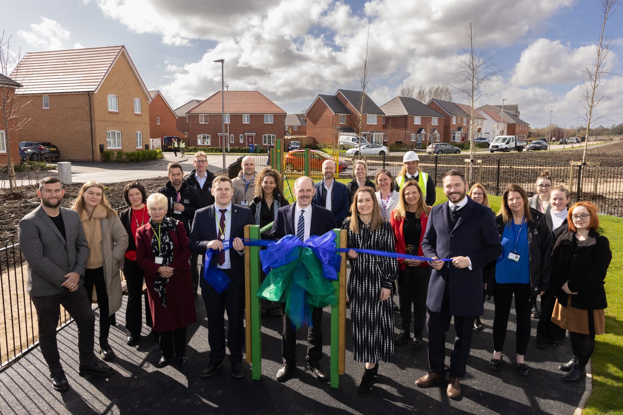 MP visits newly completed North Leigh Park development