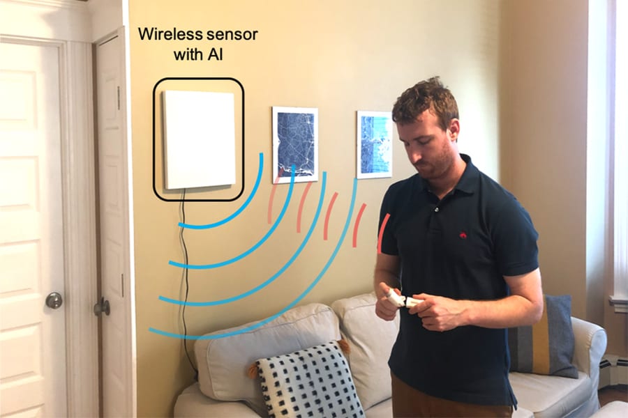 System detects errors when medication is self-administered